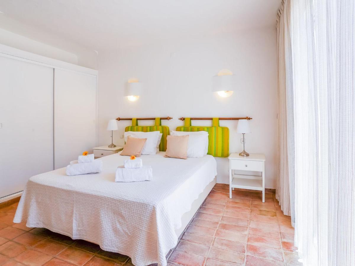 Roofed Villa In Albufeira With Private Swimming Pool Olhos de Agua  Rom bilde